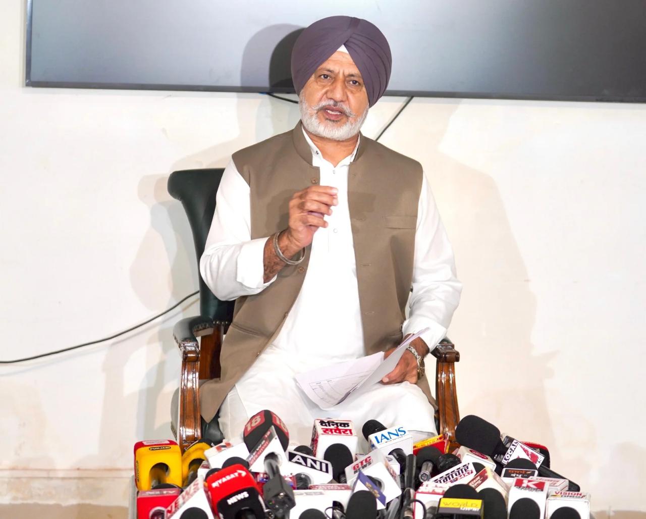 Punjab : बार-बार कोशिश करने के बावजूद, विपक्ष भगवंत मान सरकार के खिलाफ एक भी असली मुद्दा ढूंढने में नाकाम रहा- बलतेज पन्नू Punjab : बार-बार कोशिश करने के बावजूद, विपक्ष भगवंत मान सरकार के खिलाफ एक भी असली मुद्दा ढूंढने में नाकाम रहा- बलतेज पन्नू