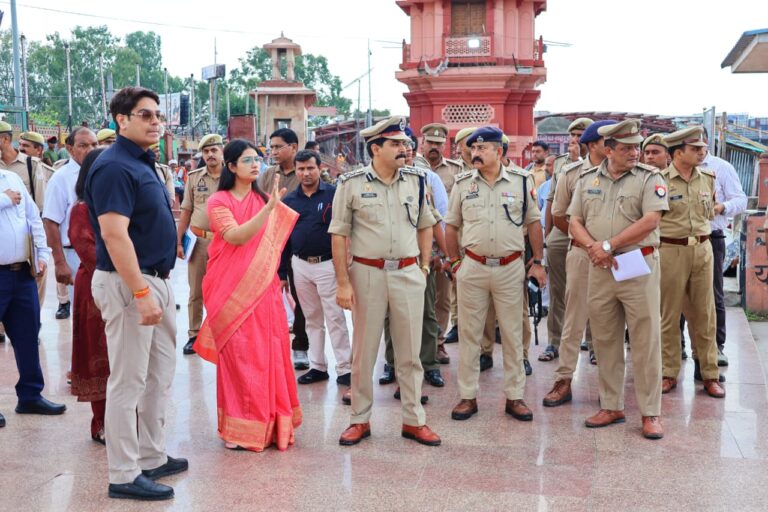 Uttar Pradesh : हापुड़ में सावन कांवड़ यात्रा की तैयारियों को लेकर मंडलायुक्त सख्त, दिए दिशा निर्देश
