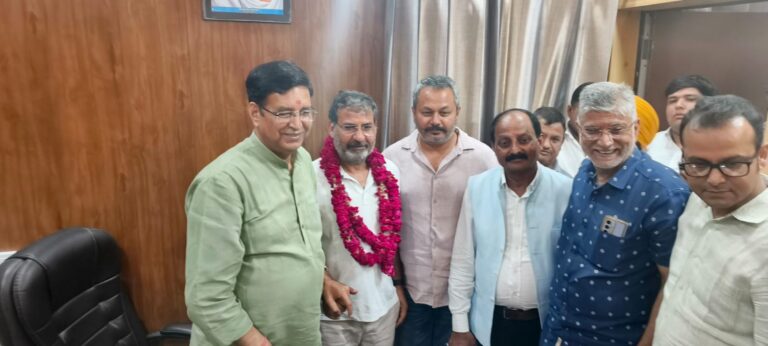Uttarakhand : आप नेताओं ने थामा कांग्रेस का हाथ, प्रीतम सिंह की मौजूदगी में ली सदस्यता