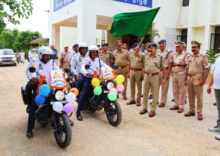 Uttar Pradesh : हापुड़ में अब तेज रफ्तार पर लगेगा अंकुश, स्पीड कैमरे वाली 2 नई इंटरसेप्टर बाइक पुलिस बेड़े में शामिल