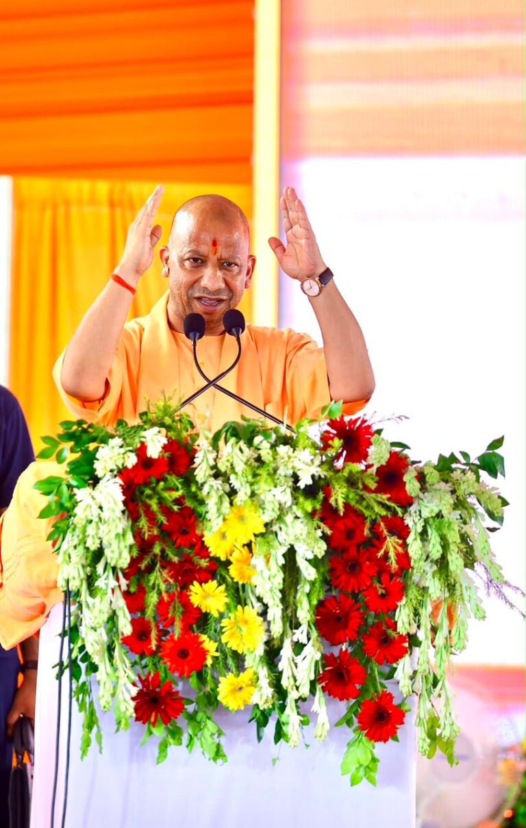 Uttar Pradesh : रामलीला में असलहा लहराकर दंगा करने वाले को मिट्टी में ही दफन होना पड़ेगा- सीएम योगी