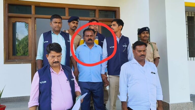 Bihar : पोक्सो केस में फंसाने की धमकी देकर 2 लाख की रिश्वत मांगने वाला दारोगा 50 हजार लेते गिरफ्तार