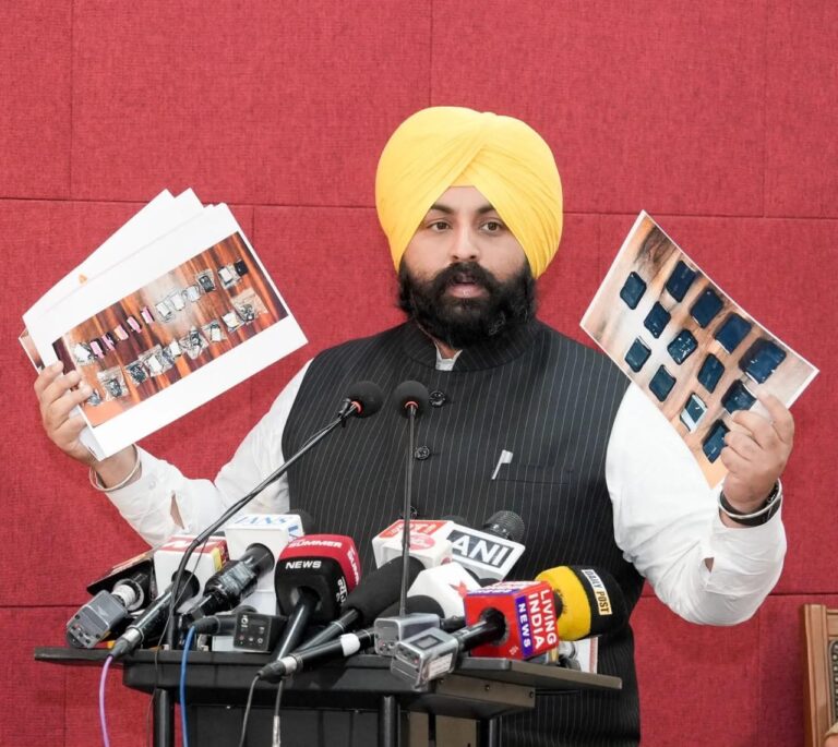 Punjab : पुलिस ने हरियाणा आधारित नकल गिरोह का किया भंडाफोड़, किसी को भी पंजाब की शिक्षा व्यवस्था को बदनाम नहीं करने देंगे- हरजोत सिंह बैंस