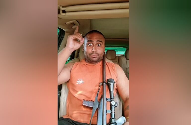 Bihar : मुजफ्फरपुर में कार के अंदर हथियार लहराने का वीडियो वायरल, पुलिस जांच में जुटी