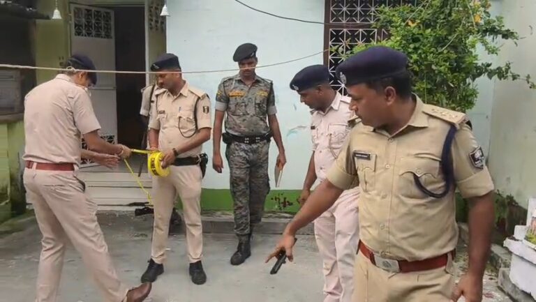 Bihar : कटिहार में बीजेपी नेता के भाई को सगे भाई ने मारी गोली, एसपी ने किया घटनास्थल का निरीक्षण