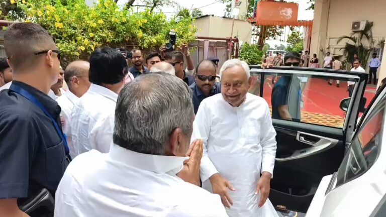 Bihar : नीतीश कुमार ने नालंदा में शांति मनी पेपर मिल का किया उद्घाटन