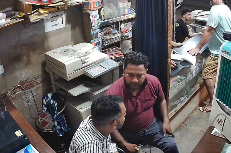 Uttar Pradesh : हापुड़ में दुकानदार को दी गर्दन उड़ाने की धमकी, वीडियो वायरल