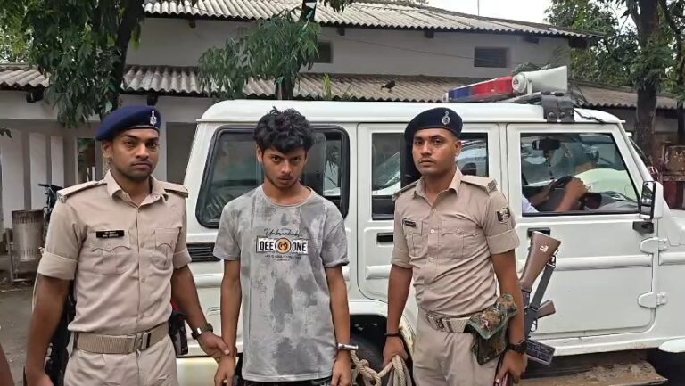 Bihar : पाकिस्तानी गैंगस्टर से संपर्क के आरोप में मुंगेर से युवक गिरफ्तार, देसी पिस्टल और मोबाइल बरामद