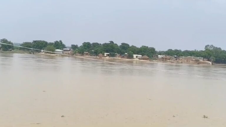 Bihar : दरभंगा में बाढ़ का रेड अलर्ट: कोसी-कमला बलान उफान पर, दो दर्जन गांव खाली कराने के निर्देश