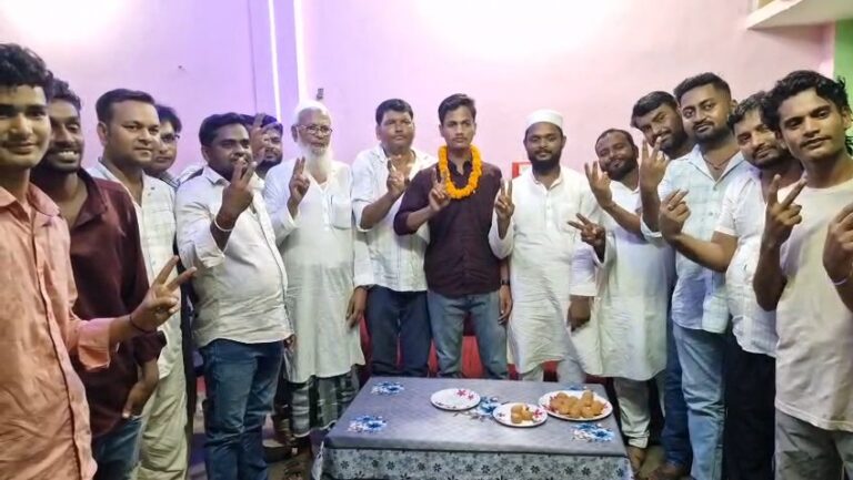 Bihar : नवहट्टा के रहमत अली ने NEET में 620 अंक लाकर जिले का नाम किया रोशन, जनप्रतिनिधियों ने किया सम्मान