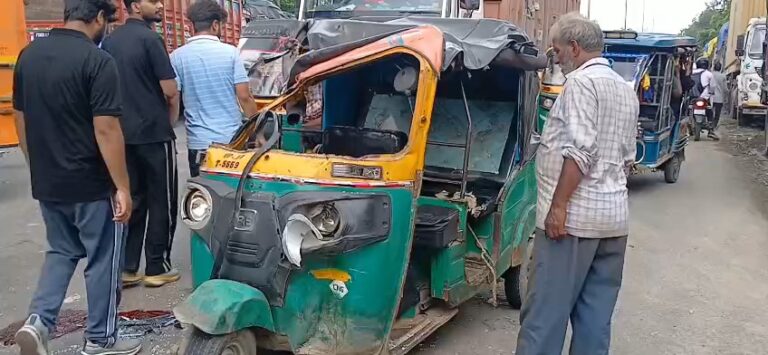 Uttar Pradesh : हापुड़ में ऑटो-कैंटर की आमने-सामने भिड़ंत, एक की मौत, 3 घायल