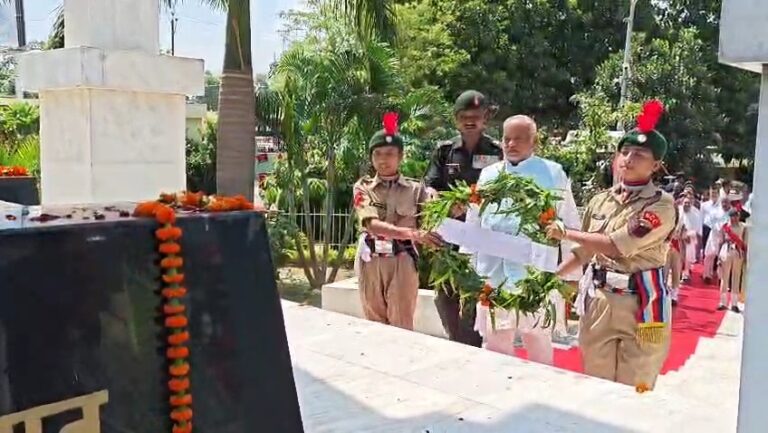 Bihar : कारगिल विजय दिवस पर बिहारशरीफ के कारगिल पार्क में शहीदों को दी गई श्रद्धांजलि