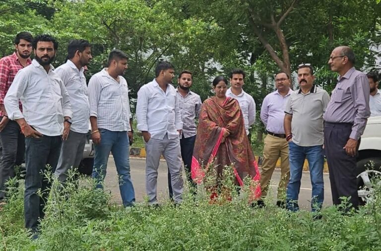 Uttar Pradesh : मुख्यमंत्री योगी आदित्यनाथ के संभावित दौरे को लेकर प्रशासन अलर्ट, आनंद विहार मैदान का किया गया निरीक्षण