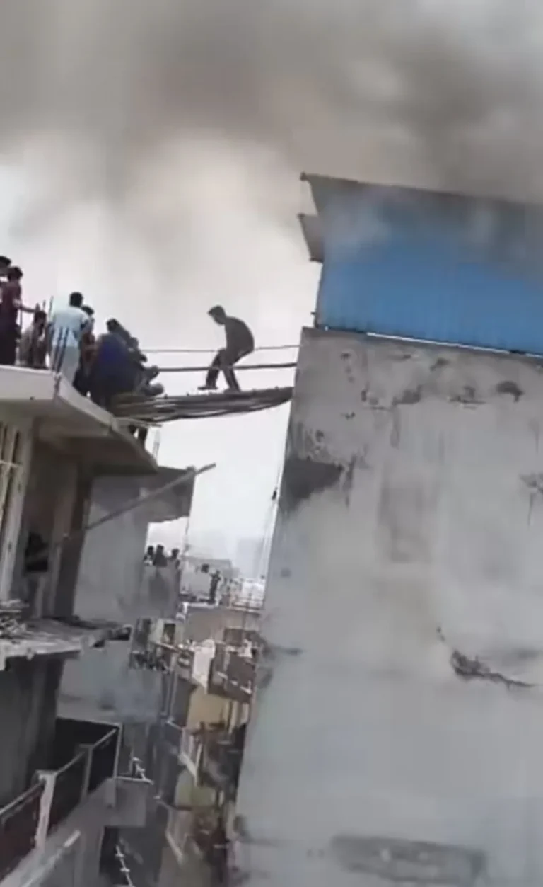 Noida PG Fire Case नोएडा पीजी अग्निकांड में बड़ा एक्शन, दो लोगों की मौत के मामले में पीजी संचालक गिरफ्तार