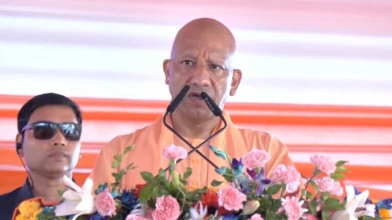 Uttar Pradesh : आस्थावान बनने का ठेका ले रहे आस्था पर प्रहार करने वाले- सीएम योगी