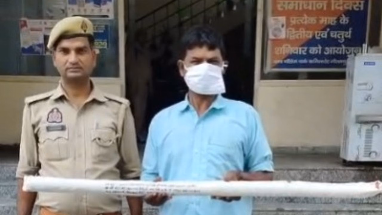 Greater Noida Crime: शराब के लिए पैसे मांगने पर बेटे की हत्या, फरार पिता एक महीने बाद गिरफ्तार Greater Noida Crime: शराब के लिए पैसे मांगने पर बेटे की हत्या, फरार पिता एक महीने बाद गिरफ्तार