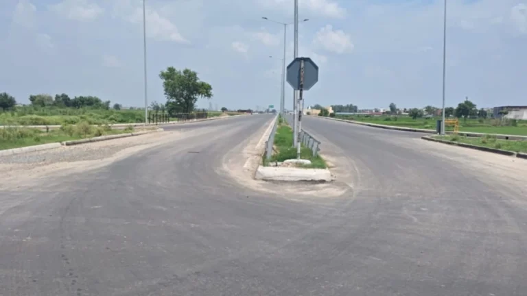 Noida Airport Cargo: कार्गो टर्मिनल तक 8.25 किमी सड़क तैयार, ढाई किमी कनेक्टिविटी अभी बाकी