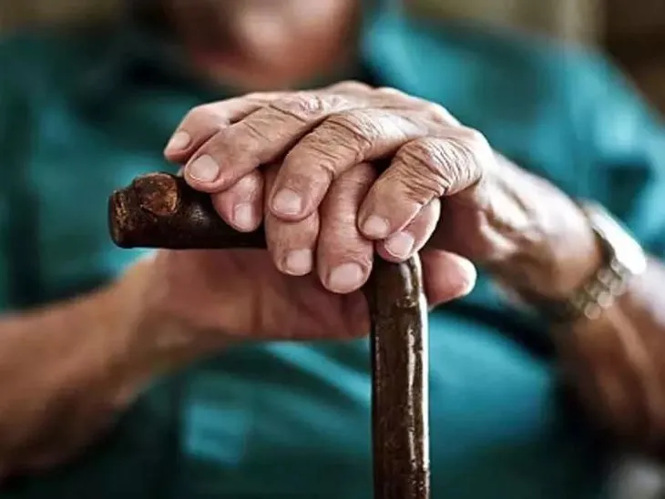 Senior Citizens: 9.23 लाख बुजुर्गों को मिले 49.81 लाख सहायक उपकरण, एल्डरलाइन सेवा 32 राज्यों तक पहुंची