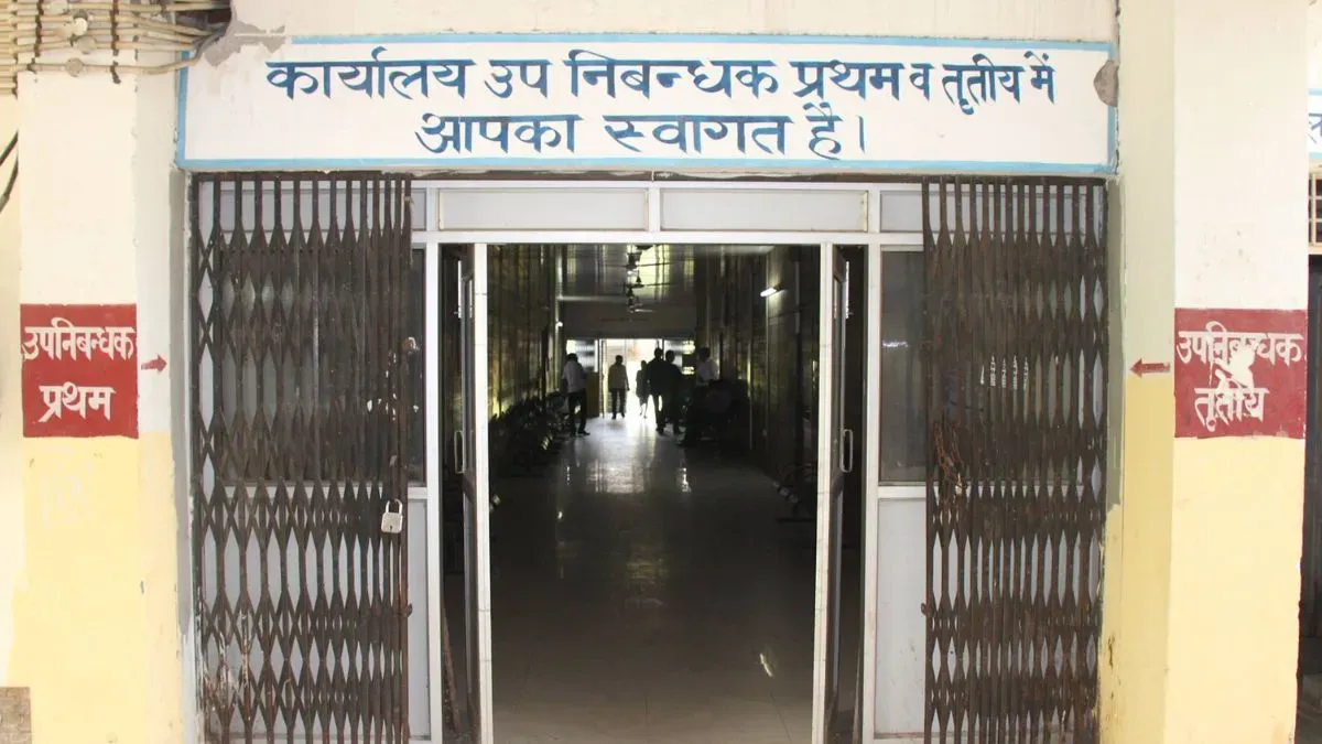 Noida Registry Office: 20 दिन बाद खुला रजिस्ट्री विभाग, पहले ही दिन करीब 150 संपत्तियों की हुई रजिस्ट्री Noida Registry Office: 20 दिन बाद खुला रजिस्ट्री विभाग, पहले ही दिन करीब 150 संपत्तियों की हुई रजिस्ट्री
