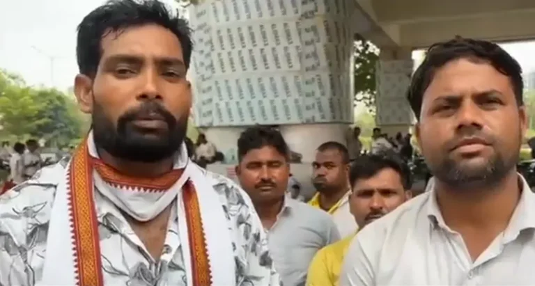 Sanitation Workers: वेतन वृद्धि और स्थायी नियुक्ति की मांग पर सफाई कर्मियों का धरना चौथे दिन भी जारी