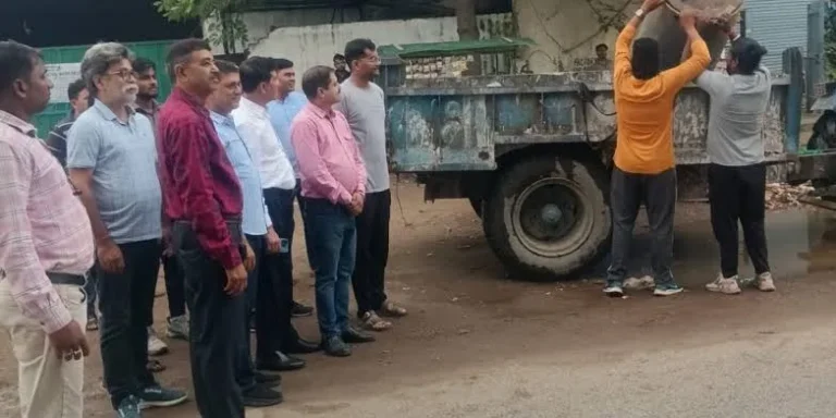 Greater Noida: औद्योगिक सेक्टरों में शुरू हुआ डोर-टू-डोर कचरा संग्रहण, इकोटेक-2 बनेगा आदर्श इंडस्ट्रियल सेक्टर