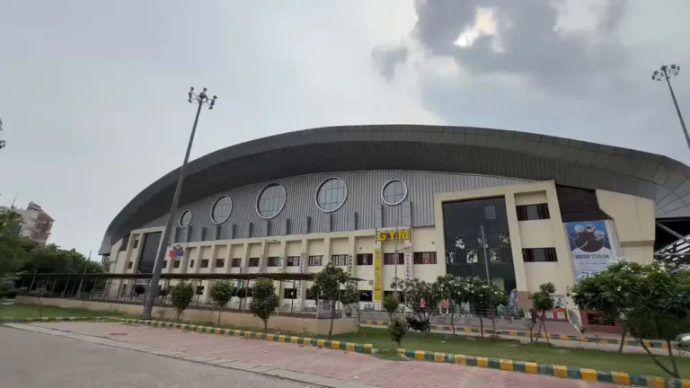 Noida Indoor Stadium Fire Safety: बिना फायर एनओसी संचालित हो रहा नोएडा इंडोर स्टेडियम, 100 करोड़ की परियोजना पर सुरक्षा को लेकर गंभीर सवाल