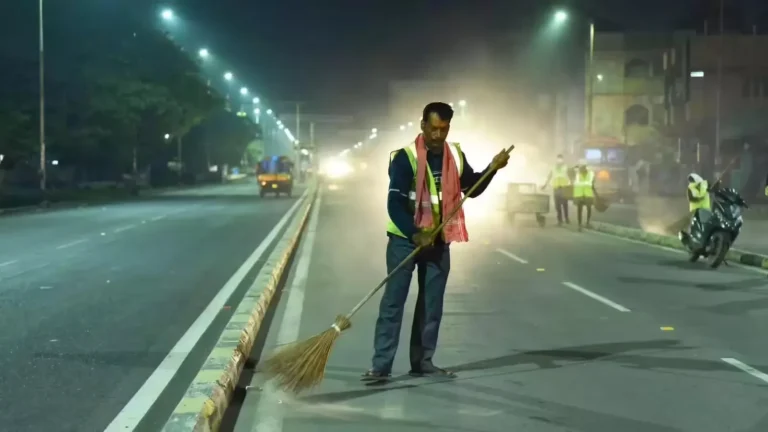 Sanitation Workers: NAMASTE योजना के तहत 89,915 सफाईकर्मियों का सत्यापन, 87 हजार से ज्यादा PPE किट वितरित