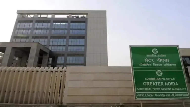 Greater Noida: शहर की समस्याओं को लेकर फेडरेशन ऑफ RWA ने CEO से की मुलाकात, गार्बेज चार्ज समेत कई मुद्दे उठाए