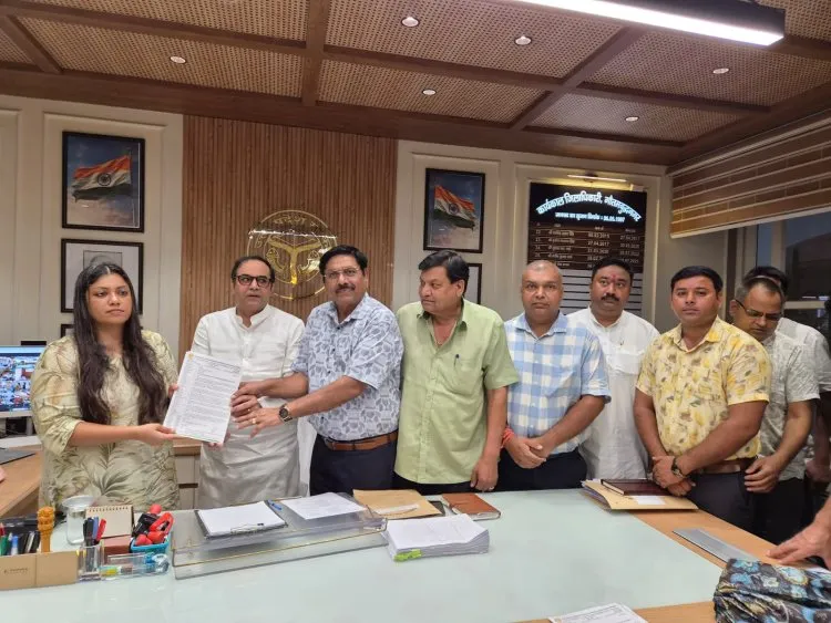 Noida: आरडब्ल्यूए की समस्याओं को लेकर जिलाधिकारी से मिले फोनरवा पदाधिकारी, ईवी चार्जिंग समेत कई मुद्दे उठाए Noida: आरडब्ल्यूए की समस्याओं को लेकर जिलाधिकारी से मिले फोनरवा पदाधिकारी, ईवी चार्जिंग समेत कई मुद्दे उठाए