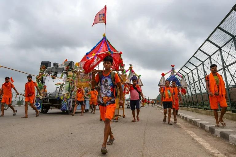 Kanwar Yatra: कांवड़ यात्रा को शांतिपूर्ण बनाने के लिए पुलिस की अपील, कानून-व्यवस्था बनाए रखने में करें सहयोग