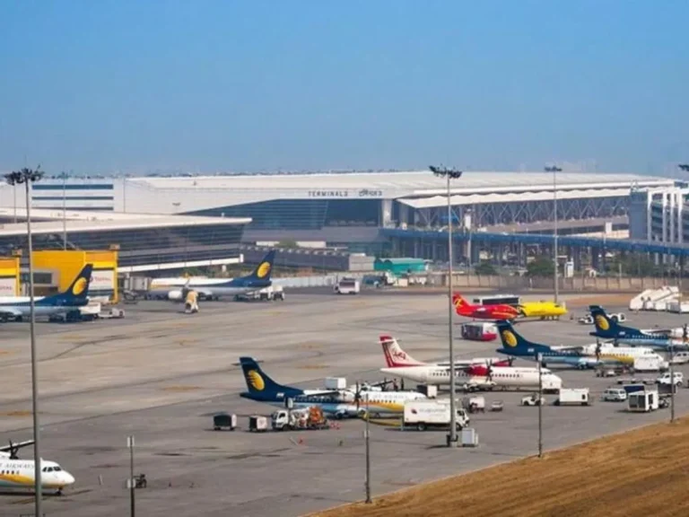 Noida International Airport: दिल्ली के मुकाबले नोएडा एयरपोर्ट से सस्ती हवाई यात्रा, 16 शहरों के लिए शुरू हुई उड़ानें