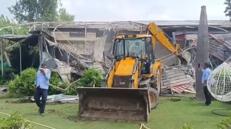 Noida Illegal Construction: यमुना-हिंडन डूब क्षेत्र में अवैध निर्माण पर सख्ती, तीन दिन में सर्वे रिपोर्ट तलब