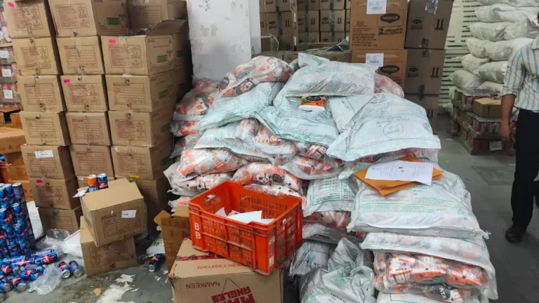 FSSAI Raid: दिल्ली में फर्जी री-लेबलिंग रैकेट का भंडाफोड़, 50 हजार से अधिक खाद्य पैक जब्त