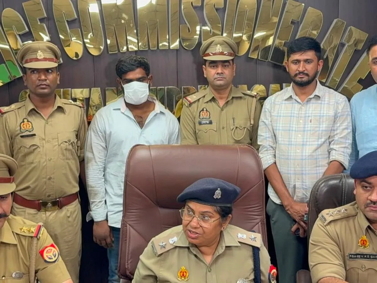 Crime News: नोएडा पुलिस ने शातिर चोर को दबोचा, 6 लैपटॉप-7 मोबाइल बरामद, PG और किराए के मकानों को बनाता था निशाना Crime News: नोएडा पुलिस ने शातिर चोर को दबोचा, 6 लैपटॉप-7 मोबाइल बरामद, PG और किराए के मकानों को बनाता था निशाना