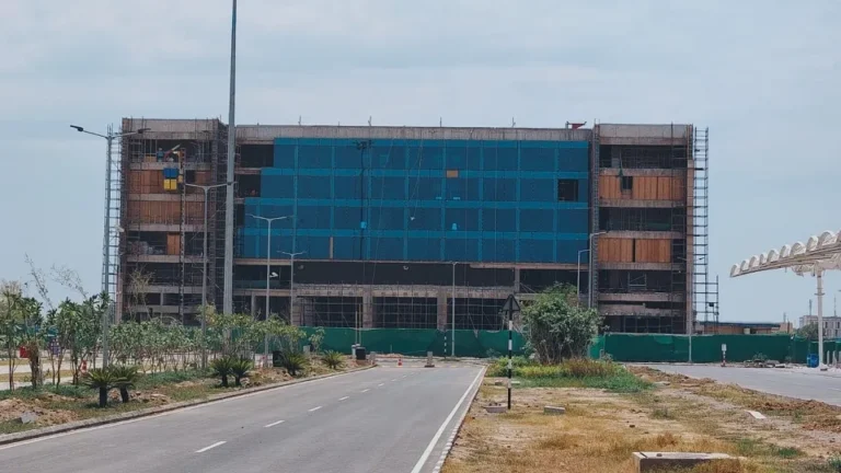 Noida International Airport: दिसंबर से मिलेगी 220 कमरों वाले लग्जरी होटल की सुविधा