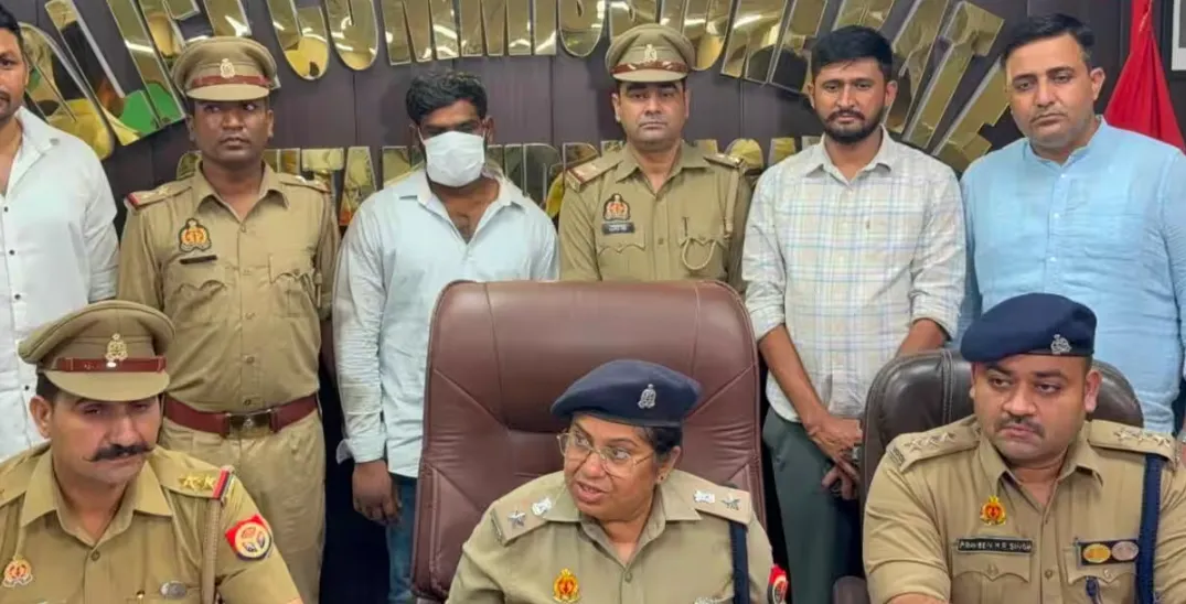 PG Theft: पीजी और हॉस्टलों में चोरी करने वाला शातिर गिरफ्तार, 6 लैपटॉप, 7 मोबाइल और चोरी की बाइक बरामद PG Theft: पीजी और हॉस्टलों में चोरी करने वाला शातिर गिरफ्तार, 6 लैपटॉप, 7 मोबाइल और चोरी की बाइक बरामद