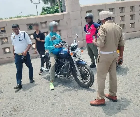 two-vehicle-thieves-arrested-in-noida-stolen-bike-and-thousands
