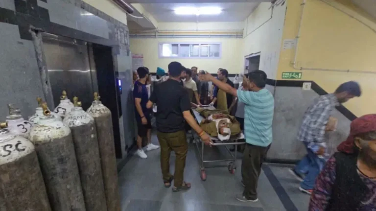 Himachal Bus Accident: मुख्यमंत्री सुखविंद्र सिंह सुक्खू ने बस हादसे में तीन लोगों की मौत पर जताया शोक, घायलों को बेहतर इलाज के दिए निर्देश