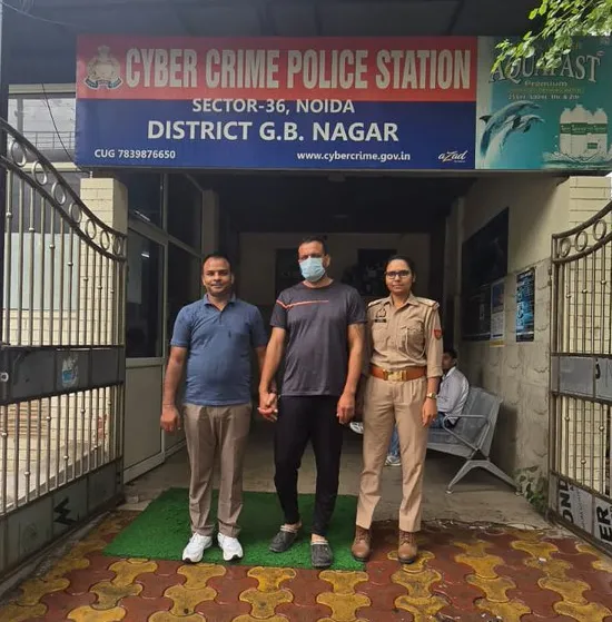 Cyber Fraud: नोएडा में साइबर ठगों को बैंक खाते उपलब्ध कराने वाला ठेकेदार गिरफ्तार, खाते से 1.78 करोड़ रुपये के लेनदेन का खुलासा