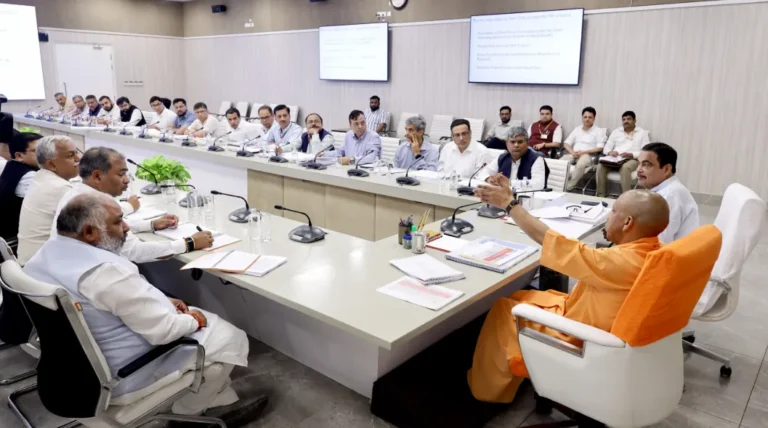 UP Road Infrastructure: विश्वस्तरीय सड़क नेटवर्क से उत्तर प्रदेश में निवेश, उद्योग और पर्यटन को मिलेगी नई रफ्तार