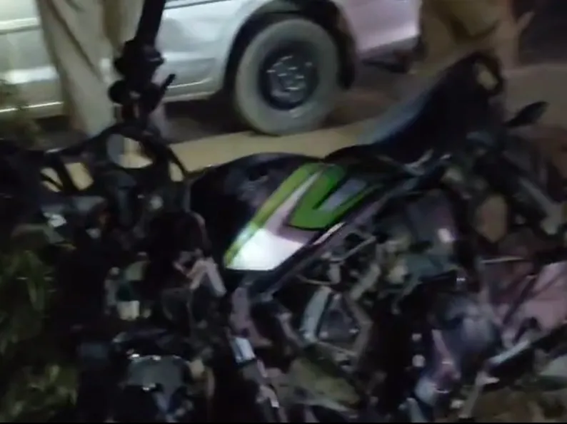 Road Accident: इनोवा की टक्कर से बाइक सवार युवक की मौत, कार नंबर के आधार पर केस दर्ज Road Accident: इनोवा की टक्कर से बाइक सवार युवक की मौत, कार नंबर के आधार पर केस दर्ज