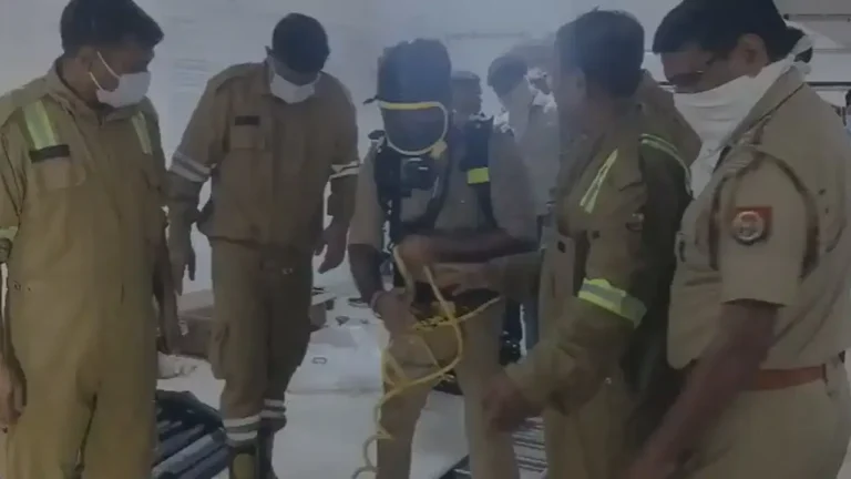 Greater Noida STP Death: सीवेज टैंक की सफाई के दौरान जहरीली गैस से दो की मौत, बचाने उतरा गार्ड भी नहीं बच सका