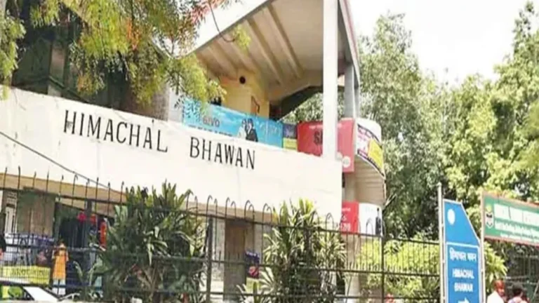 Himachal Bhawan Blood Donation Camp: हिमाचल भवन में 25 लोगों ने किया स्वैच्छिक रक्तदान, युवाओं ने बढ़-चढ़कर लिया हिस्सा