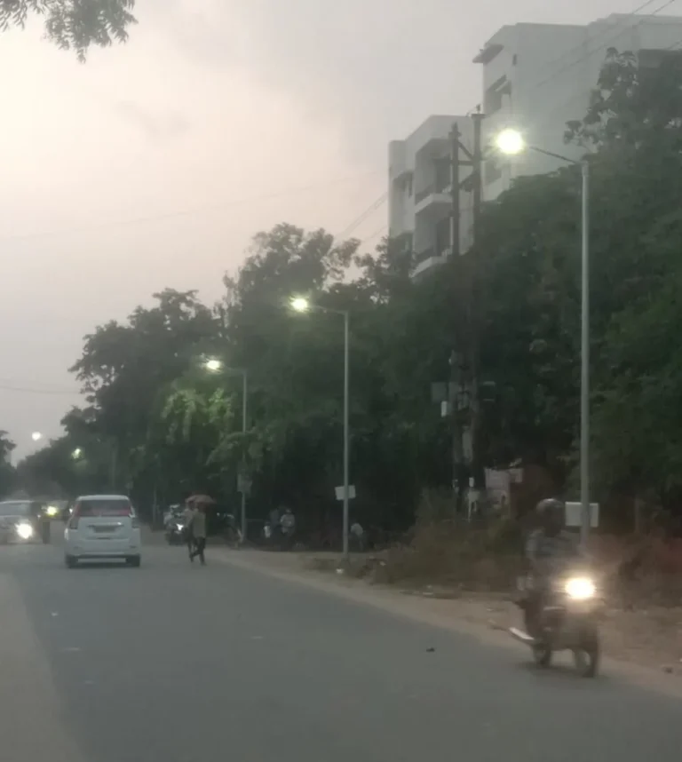 Greater Noida LED Street Lights: ग्रेनो वेस्ट के 17 गांवों में लगेंगी 2600 एलईडी स्ट्रीट लाइटें, डार्क जोन होंगे खत्म
