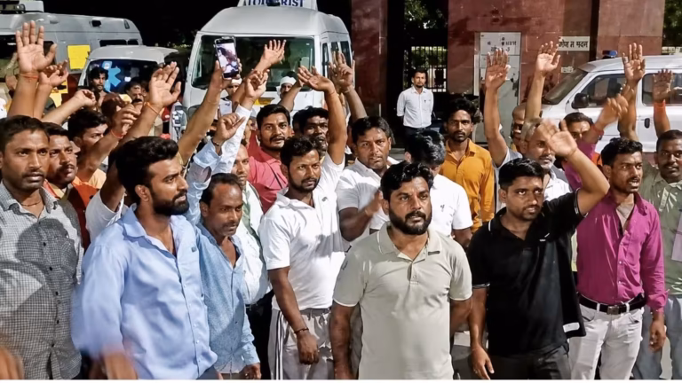 Noida Sewer Accident: सफाई के लिए सीवर में उतरे कर्मचारी की दम घुटने से मौत, नोएडा अथॉरिटी ने ठेकेदार को किया ब्लैकलिस्ट