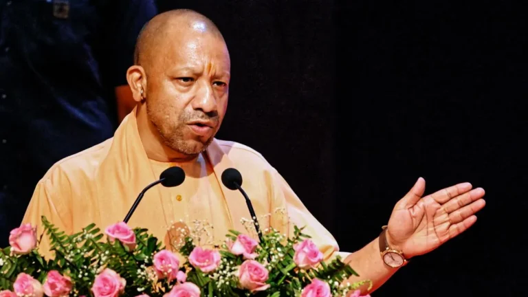Uttar Pradesh : 100 के मुकाबले सिर्फ 1, दो महीने में योगी आदित्यनाथ ने नाप डाली 18 मंडलों की 100 विधानसभा सीटें