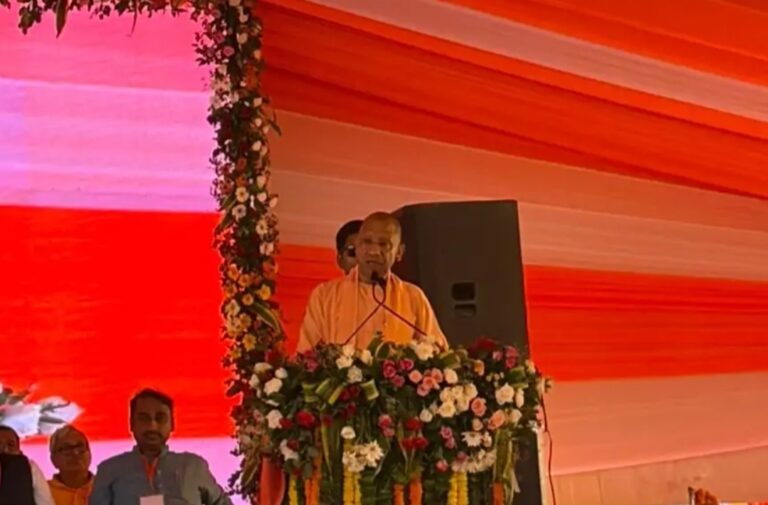 Uttar Pradesh : प्रयागराज में सीएम योगी ने हनुमान मंदिर कॉरिडोर के निर्माण कार्य का किया निरीक्षण