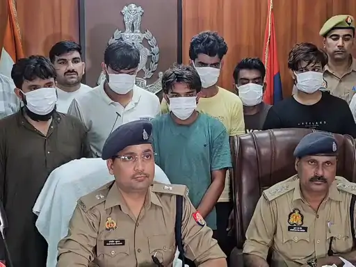 Mobile Theft Gang: 50 लाख रुपये के चोरी के मोबाइल के साथ छह आरोपी गिरफ्तार, 154 फोन, 2.50 लाख कैश और स्कॉर्पियो बरामद Mobile Theft Gang: 50 लाख रुपये के चोरी के मोबाइल के साथ छह आरोपी गिरफ्तार, 154 फोन, 2.50 लाख कैश और स्कॉर्पियो बरामद