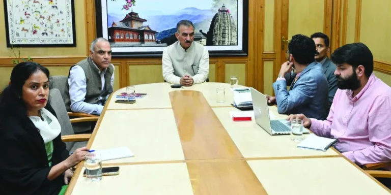 Himachal Health Policy: हिमाचल में गरीब परिवारों को मिलेगा 10 लाख रुपये तक का हेल्थ इंश्योरेंस, नई स्वास्थ्य बीमा नीति लाएगी सरकार