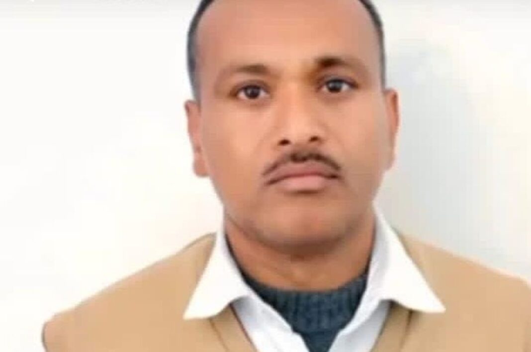Hapur News : महकार हत्याकांड के बाद पुलिस की बड़ी कार्रवाई, चौकी प्रभारी निलंबित Hapur News : महकार हत्याकांड के बाद पुलिस की बड़ी कार्रवाई, चौकी प्रभारी निलंबित